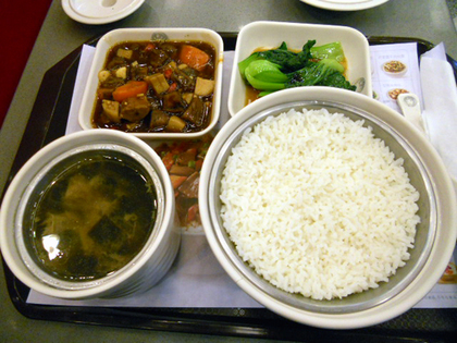 2013年10月23日上海空港晩食6.JPG